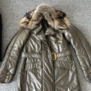 Gucci women’s coat with raccoon fur brown khaki